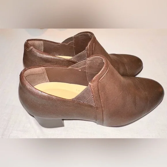 NWOT - Clarks - Loken Way Dark Brown Leather Booties - Picture 6 of 8